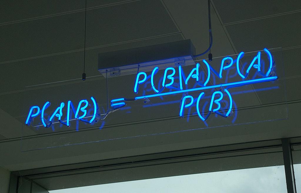 Regra de Bayes Relação fundamental entre probabilidades condicionais P[ B A ] P[ A ] P[ A B]= P [B ] Talvez a mais importante relação em probabilidade usada em muitos,