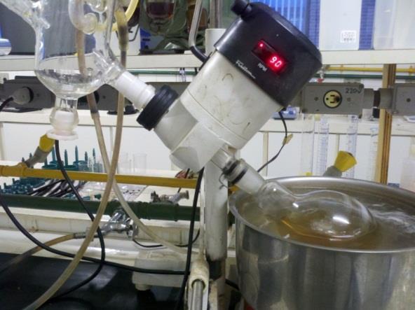 4. Procedimento Experimental Figura 12. Processo de retirada do excesso de álcool na produção do biodiesel etílico.