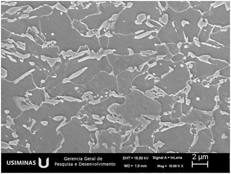 FIGURA 33 Aspecto microestrutural característico da amostra do aço TRIP700 avaliado em análise via microscopia eletrônica de varredura.  Na tabela V.