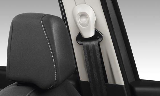 cortinas para máxima protecção, cintos de segurança com pré-tensor nos assentos dianteiros e limitador de esforço atrás, indicadores de alerta de cinto de segurança não colocado, para as
