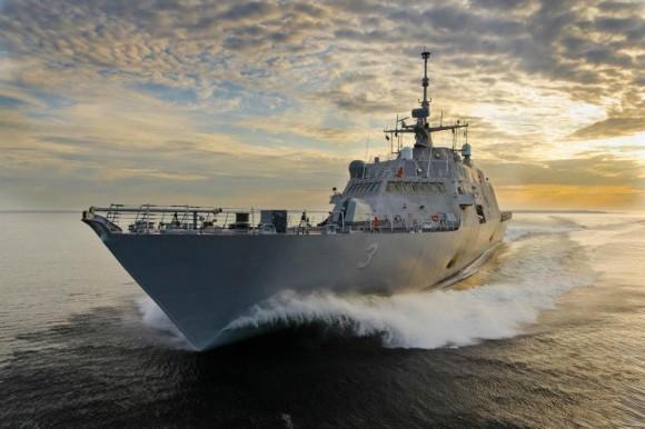 CINGAPURA A Singapore militar concordou em princípio, permitir que a Marinha dos EUA implante até quatro navios de combate litorâneo LCS, para a cidade-estado, numa base rotativa.