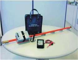 A presente invenção também proporciona um processo para identificação da fase de condutores em um circuito elétrico, mesmo quando os condutores estão conectados à terra acima da localização