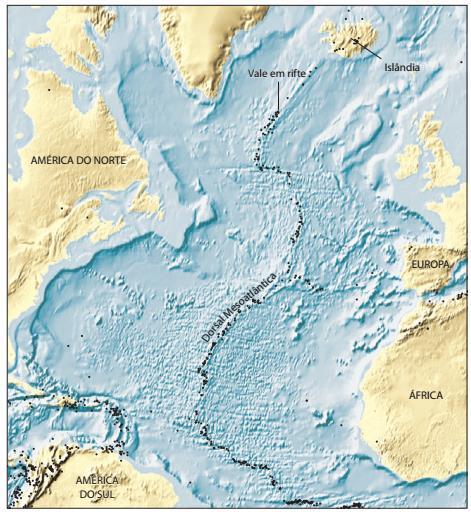 O mapeamento de uma cadeia submarina de montanhas chamada Dorsal Mesoatlântica levou à descoberta de um vale profundo na forma de fenda, ou rifte, estendendo-se ao