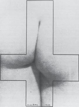 Ileana Pradilla Man Ray. Monument a Sade, 1933 multiplicidade das manifestações artísticas e a impossibilidade de subsumir essa diversidade em sistemas e normas.