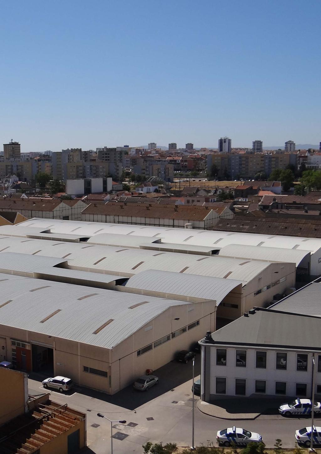 A Baía do Tejo deu, no entanto, continuidade à substituição gradual das coberturas de fibrocimento por telha em chapa lacada com isolamento térmico.