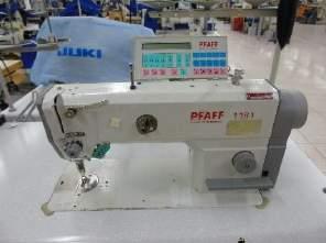 º 636-7754-Uma máquina de costura marca PFAFF, modelo