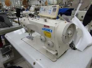 º 806-6542-Uma máquina de costura marca YAMATO, modelo