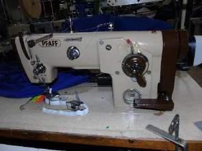 º 954-5091-Uma máquina de costura marca PFAFF, modelo