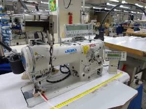 º 252-540-Uma máquina de costura marca JUKI, modelo