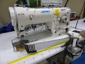 º 444-461-Uma máquina de costura marca JUKI, modelo
