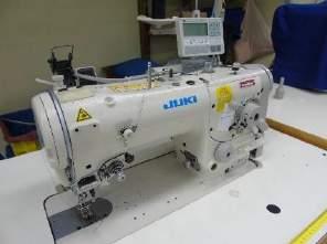 º 450-205-Uma máquina de costura marca JUKI, modelo
