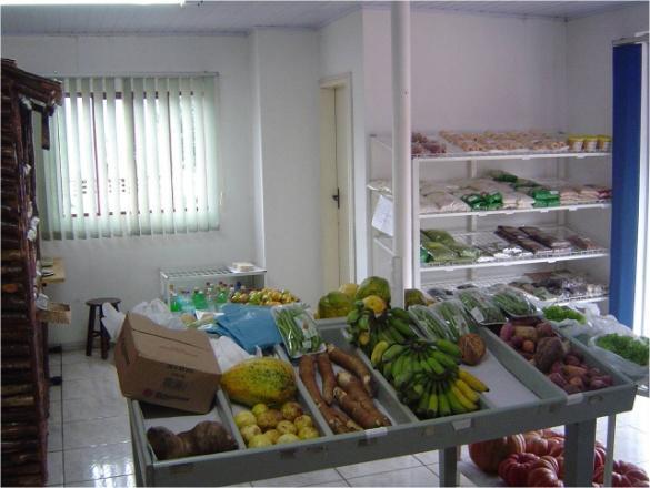 A ASSOCIAÇÃO DOS PRODUTORES AGROECOLÓGICOS DE VERÊ - A foi fundada em agosto de 2001, surgiu da necessidade de um espaço de comercialização dos produtos agroecológicos, diretamente ao consumidor.