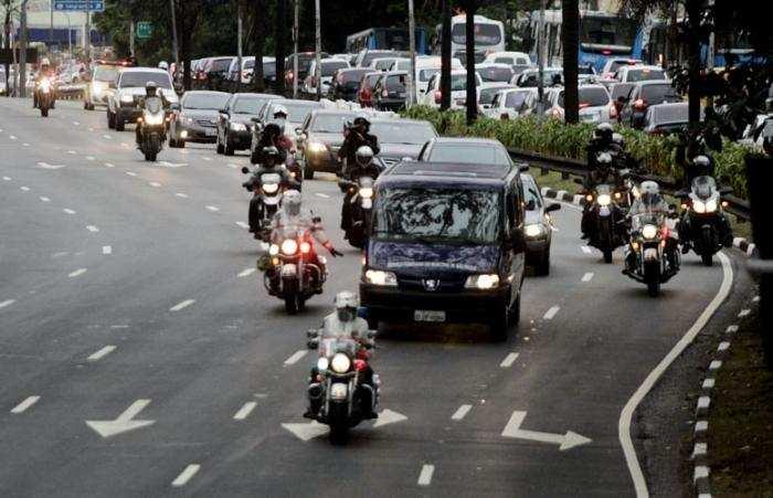Você sabe o que são batedores? São aqueles motociclistas que vão acompanhando um veículo que transporta uma autoridade.