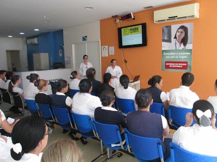 vídeos educativos transmitidos nos televisores das recepções.