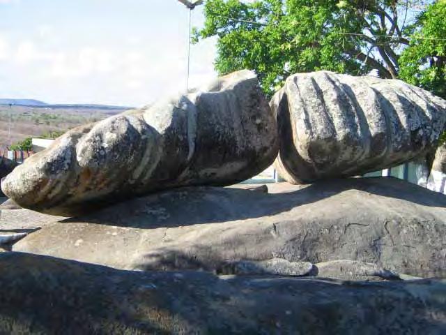 40 O ponto turístico da cidade é a Pedra da Paciência, cf. foto 5 abaixo, que deu origem ao nome de Itabi, pois, em tupi-guarani, Ita = pedra e, em latim, bi = dois, duplicidade.