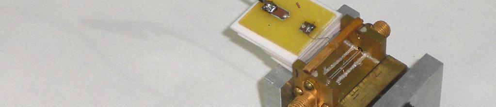 O circuito de aplicação, com o indutor, foi construído em uma placa de circuito impresso comum e fixado a uma base de alumínio.