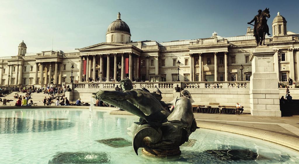 A Coluna de Nelson A coluna de 51,6 m fica situada em frente à Galeria Nacional em Trafalgar Square e foi erigida entre 1840 e 1843 para homenagear o herói britânico, o Almirante Horatio Nelson que
