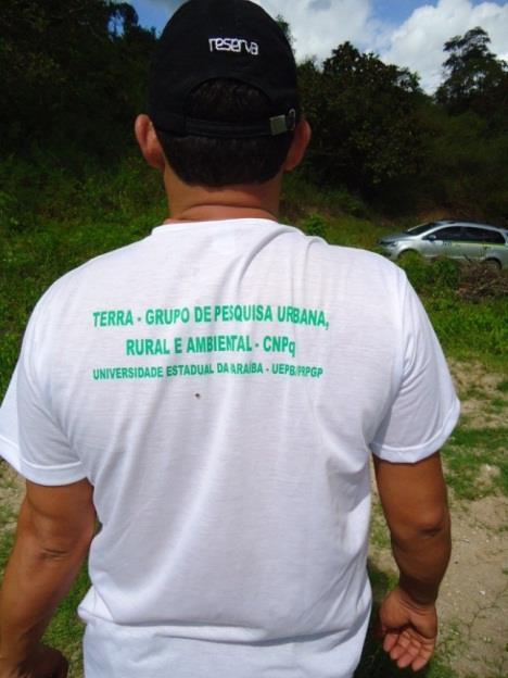 É buscando tal planejamento que a equipe de trabalho vem realizando o processo de conscientização ambiental com as comunidades locais e visitantes da Serra do Espinho.