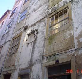 a Sé Velha (Monumento Nacional), a casa onde nasceu o escritor Joaquim António de Aguiar, as casas