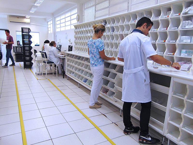 UMA DAS ATIVIDADES DO FARMACÊUTICO HOPITALAR; COMPREENDE: SELEÇÃO, PROGRAMAÇÃO E CONTROLE, AQUISIÇÃO, GESTÃO DE ESTOQUE E DISPENSAÇÃO.