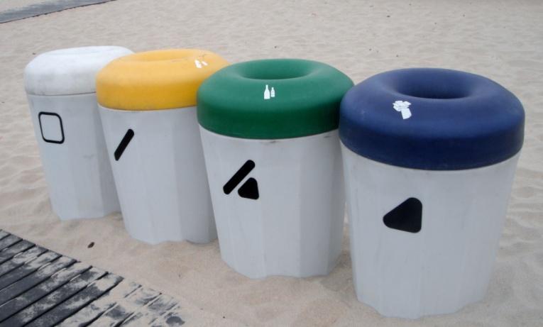 17 (I) Existência na zona balnear de recipientes para recolha de resíduos, seguros, em boas condições de manutenção, em número suficiente e regularmente esvaziados.