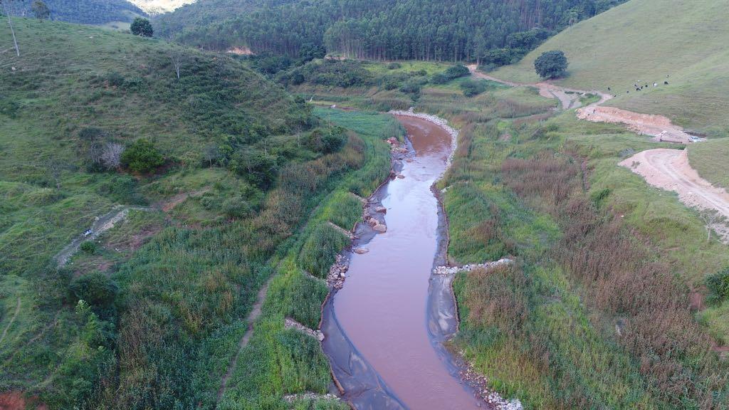 Obras de reabilitação ambiental - Revegetação, enrocamento e