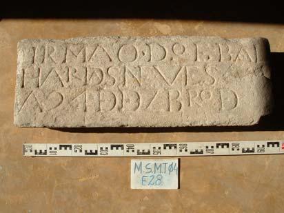 ID_Epigrafia Mosteiro de São Martinho de Tibães Mosteiro de São Martinho de Tibães Inventário epigráfico Nº Geral MSMT Palete E 028 55 Tipo