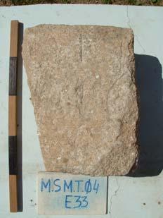 ID_Epigrafia Mosteiro de São Martinho de Tibães Mosteiro de São Martinho de Tibães Inventário epigráfico Nº Geral MSMT Palete E 033 55