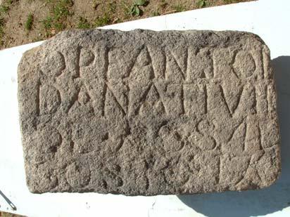 ID_Epigrafia Mosteiro de São Martinho de Tibães Mosteiro de São Martinho de Tibães Inventário epigráfico Nº Geral MSMT Palete E 047 55