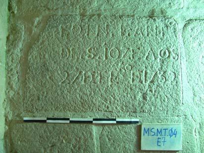 Mosteiro de São Martinho de Tibães Mosteiro de São Martinho de Tibães Inventário epigráfico ID_Epigrafia Nº Geral MSMT Palete E 007 3 Tipo inscrição Funerária Localização Capela do lado direito -