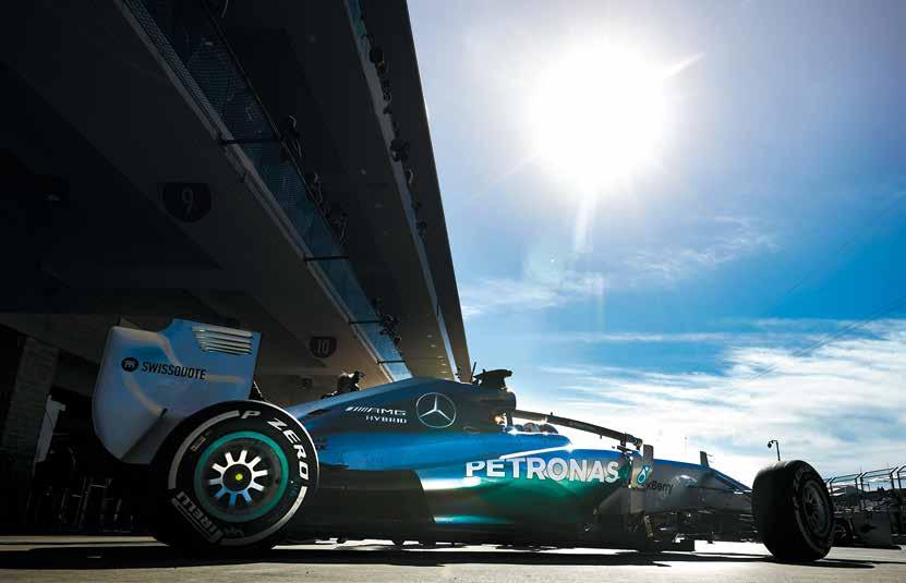 Fórmula MERCEDES AMG PETRONAS Un caso de estudio Estudo de caso da MERCEDES AMG PETRONAS Formula One ENVASE EMBALAGEM Cómo respondieron los clientes ante el nuevo envase de PETRONAS Syntium?