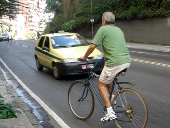 10 Pela rua na contra mão