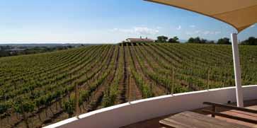 DOP LAGOA 3 5 1 2 QUINTA DOS VALES A Quinta dos Vales, localizada em Estômbar, no concelho de Lagoa, é uma extraordinária propriedade dedicada à produção de excelentes vinhos e