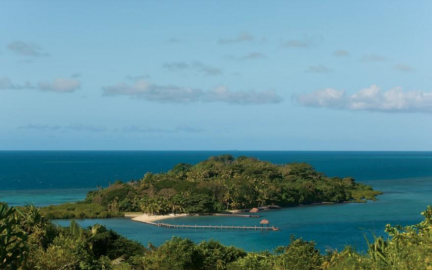 Bure Suites Dolphin Island, Fiji, Dolphin Island Exclusivo no mundo todo: Uma pequena ilha privada de verdejante vegetação, rodeada pelas águas cristalinas do pacífico sul.