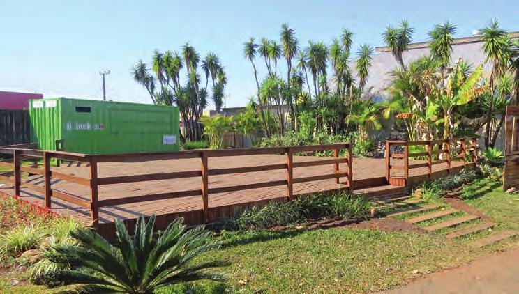 de um pavilhão coberto na Praça de Alimentação.