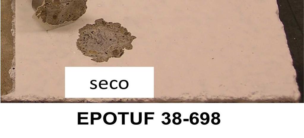 dispersão de éster de epóxi acrílico, a tinta permanece no concreto, mesmo com elevada pressão de remoção.