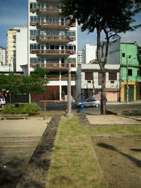 esquerda: vista da Rua