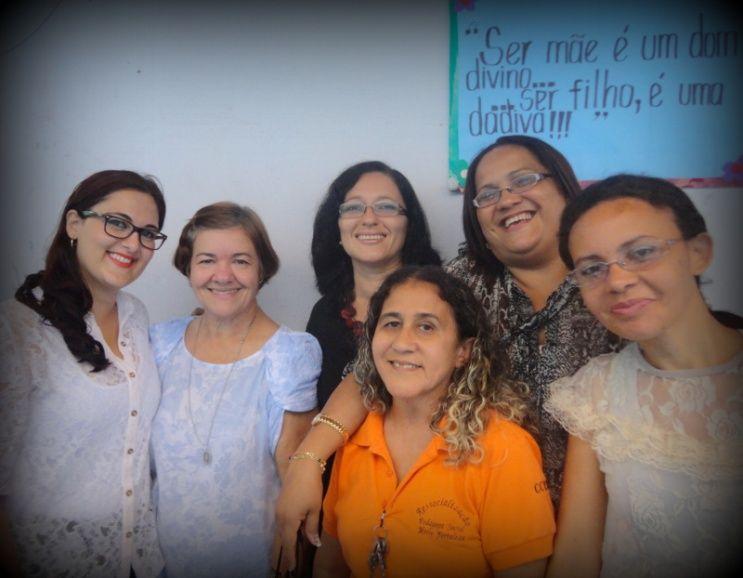 Foto 02 Profª Conceição Formiga, profº Marilene Santos,acadêmcia Raylene Bananeira com funcionárias da CCPJ.
