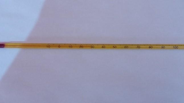 calibrado. No entanto calibrou-se o sensor, regulando o potenciômetro, até a temperatura ficar correta. Veja a figura 6. Fig.6: Experimento em funcionamento.