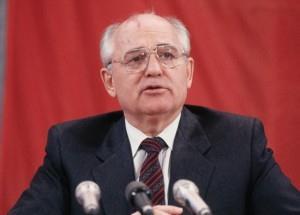 O colapso do socialismo no Leste Europeu Em meio a uma profunda crise econômica, ascende ao poder na União Soviética Mikhail Gorbatchev, que implementou profundas transformações no país.