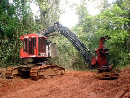 Principais especificações técnicas dos Feller-Bunchers analisados Especificações Timberjack Valmet John Deere 608L 425 EXL 759G Potência no