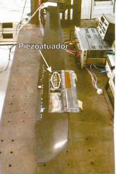 Capítulo 4 Piezoeletriidade e Atuadores Piezoelétrios 74 (a) (b) Figura 4.5 Exeplos de apliações de atuadores piezoelétrios.