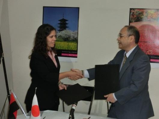 O Embaixador do Japão Sr. Myoi e o Director A povoação da Santa-Ana Geral da SERVIR Dr.