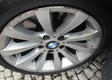 de origem, só poderão ser devolvidos se equipados com este tipo de pneus.