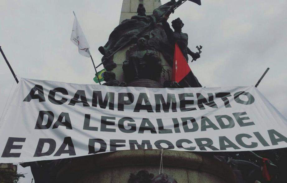 Figura 1. Monumento Júlio de Castilhos na Praça da Matriz em Porto Alegre Fonte: NEAG/UFRGS, 2016. Para o entrevistado 1: Não é uma luta do movimento em particular, é uma luta pelo estado [.
