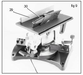 Solte os dois parafusos borboletas 02 fig. 11; Movimente a régua superior 29 fig. 12 em direção à lâmina; Abaixe ou levante a mesa superior para atingir altura de corte desejada 30 fig.