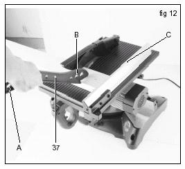 6.2 - Funcionamento da Serra Circular Quando utilizar a mesa superior. É absolutamente necessário instalar a proteção auxiliar da serra 27 fig. 16 que é fornecida junto com o equipamento.