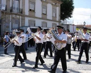 3. Viver em Pinhel cultura e do desporto: 2 bandas filarmónicas, 3 ranchos folclóricos, 1 grupo coral, 1 grupo de música tradicional e 3 grupos de teatro, a que acrescerá cerca