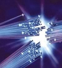 Fibra óptica Tecnologia atual de fibra permite largura de banda na faixa de Tbps