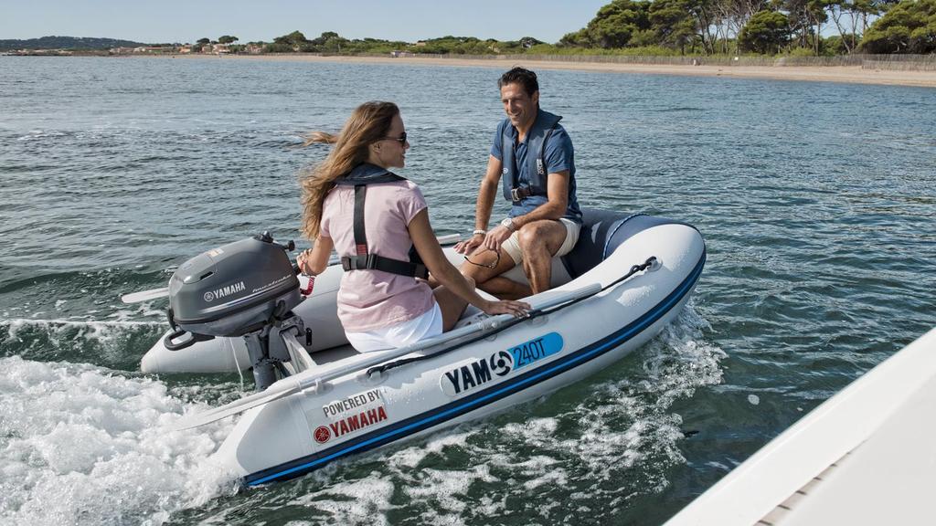 Estes pequenos barcos de passeio estão sempre prontos Para entrar na água com o mínimo de complicações e esforço, a melhor escolha é o YAM 220T ou o YAM 240T.